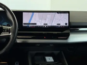 BMW 520d Lim. M Sport Navi.LED.ACC.RüKam.KomfortZg