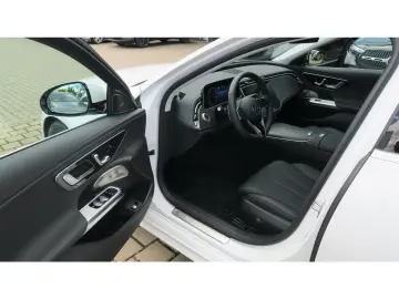 MERCEDES-BENZ E 220 d 4M Avantgarde Fahrass-Paket Pa…