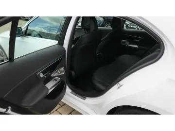 MERCEDES-BENZ E 220 d 4M Avantgarde Fahrass-Paket Pa…