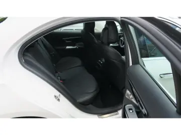 MERCEDES-BENZ E 220 d 4M Avantgarde Fahrass-Paket Pa…