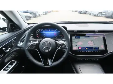 MERCEDES-BENZ E 220 d 4M Avantgarde Fahrass-Paket Pa…
