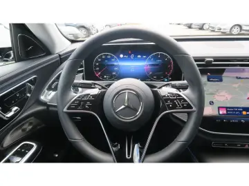 MERCEDES-BENZ E 220 d 4M Avantgarde Fahrass-Paket Pa…
