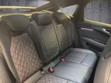 AUDI Q4 e-tron Sportback 50 quattro S line AHK Matrix