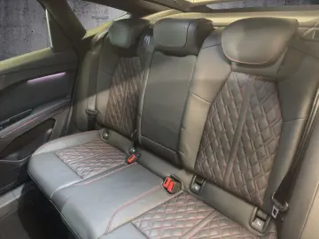 AUDI Q4 e-tron Sportback 50 quattro S line AHK Matrix