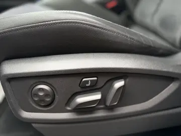 AUDI Q5 quattro S-Line MATRIX AHK Pano Luft MASSAGE