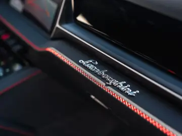LAMBORGHINI Urus 4.0 V8 PHEV SE