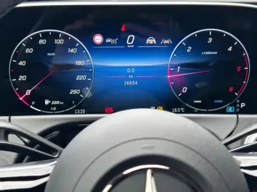 MERCEDES-BENZ E 220 d Limousine AMG Night Digital Hi…
