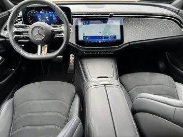 MERCEDES-BENZ E 220 d Limousine AMG Night Digital Hi…