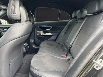 MERCEDES-BENZ E 220 d Limousine AMG Night Digital Hi…