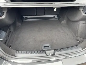 MERCEDES-BENZ E 220 d Limousine AMG Night Digital Hi…