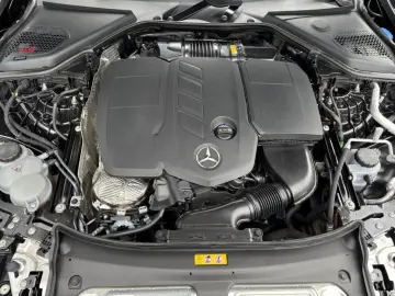 MERCEDES-BENZ E 220 d Limousine AMG Night Digital Hi…