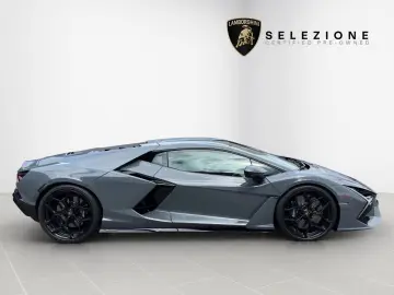 LAMBORGHINI Revuelto 6.5 V12 HPEV