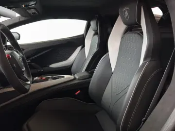 LAMBORGHINI Revuelto 6.5 V12 HPEV