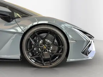 LAMBORGHINI Revuelto 6.5 V12 HPEV
