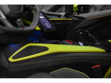 LAMBORGHINI Revuelto AD PERSONAM - VERDE CITREA   ROSSO MARS