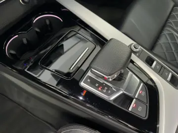 AUDI A5 Cabriolet 40 TFSI quattro S-Line  CarPlay Mat