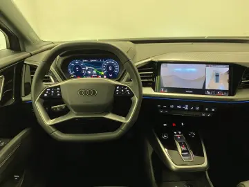 AUDI Q4 45 e-tron quattro S line Pano Matrix Wärmep.