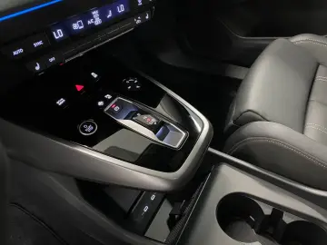 AUDI Q4 45 e-tron quattro S line Pano Matrix Wärmep.