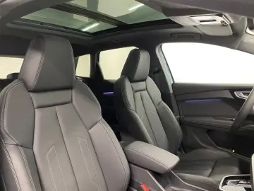 AUDI Q4 45 e-tron quattro S line Pano Matrix Wärmep.