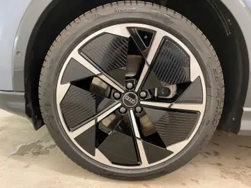AUDI Q4 45 e-tron quattro S line Pano Matrix Wärmep.