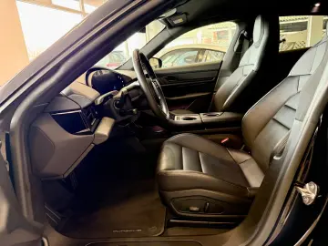 PORSCHE Taycan 4 Cross Turismo Beifahrerdisplay ACC HUD