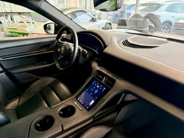 PORSCHE Taycan 4 Cross Turismo Beifahrerdisplay ACC HUD