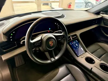 PORSCHE Taycan 4 Cross Turismo Beifahrerdisplay ACC HUD
