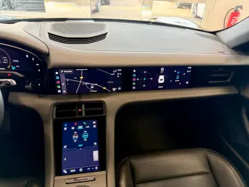 PORSCHE Taycan 4 Cross Turismo Beifahrerdisplay ACC HUD