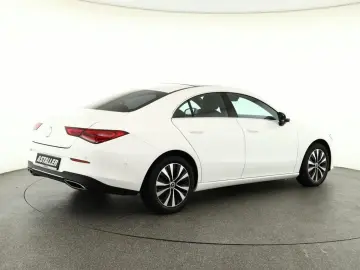 MERCEDES-BENZ CLA 180 Coupé Progressive Pano LED Spu…