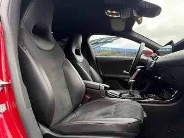 MERCEDES-BENZ CLA 200 AMG-Line ALCANTARA CAM LED