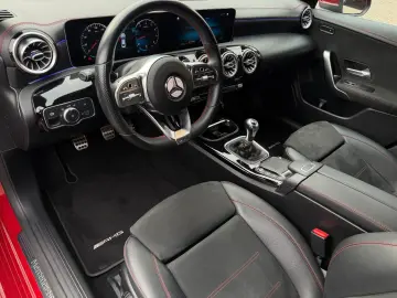 MERCEDES-BENZ CLA 200 AMG-Line ALCANTARA CAM LED