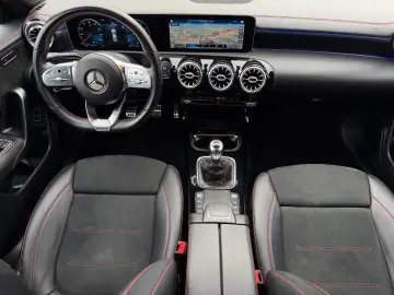 MERCEDES-BENZ CLA 200 AMG-Line ALCANTARA CAM LED