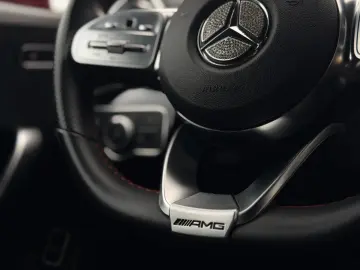 MERCEDES-BENZ CLA 200 AMG-Line ALCANTARA CAM LED