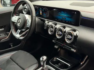 MERCEDES-BENZ CLA 200 AMG-Line ALCANTARA CAM LED