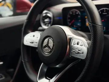 MERCEDES-BENZ CLA 200 AMG-Line ALCANTARA CAM LED