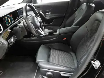 MERCEDES-BENZ CLA 200d 8G-Progressive BusiP LED KAM