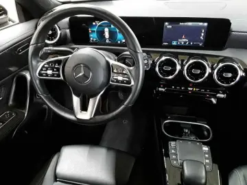 MERCEDES-BENZ CLA 200d 8G-Progressive BusiP LED KAM