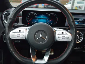 MERCEDES-BENZ CLA 200 Coupe AMG-LINE LED MBUX PDC SH…