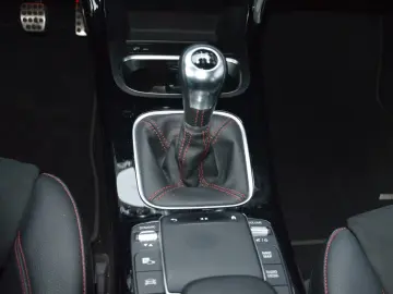 MERCEDES-BENZ CLA 200 Coupe AMG-LINE LED MBUX PDC SH…