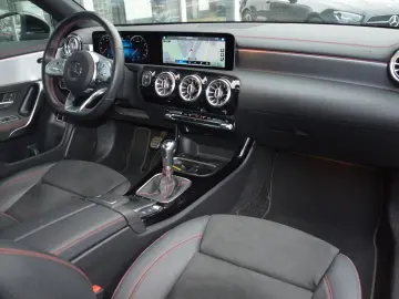 MERCEDES-BENZ CLA 200 Coupe AMG-LINE LED MBUX PDC SH…