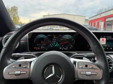 MERCEDES-BENZ CLA 200 AMG Night LED Navi SHZ RFK