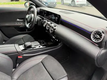 MERCEDES-BENZ CLA 200 AMG Night LED Navi SHZ RFK