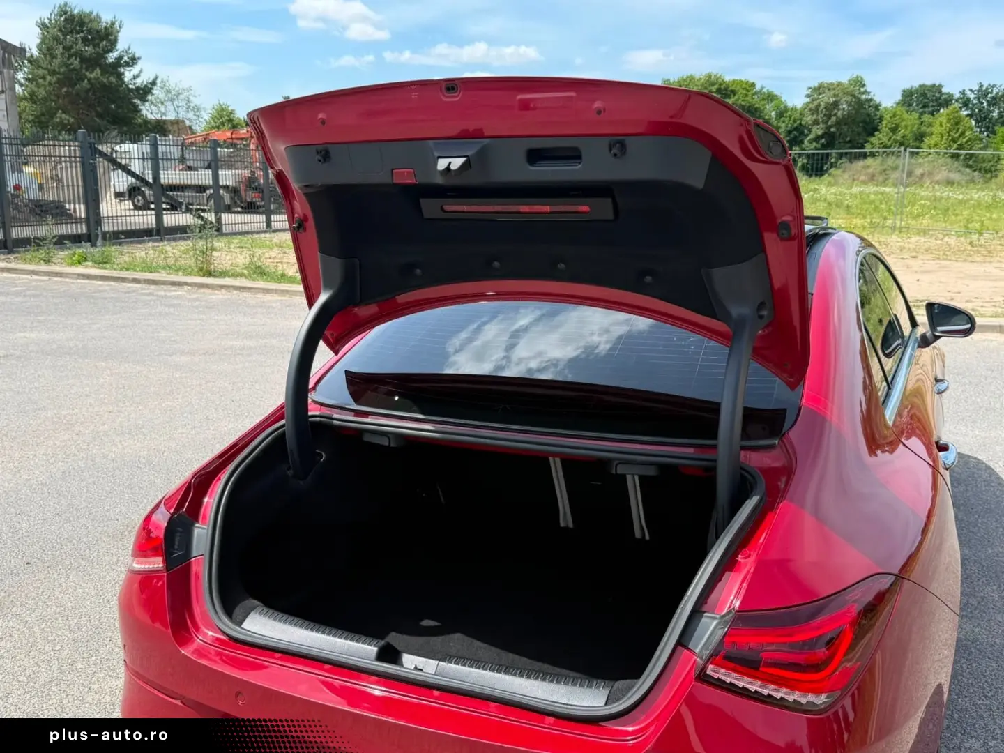 MERCEDES-BENZ CLA 180  Beige PANO AMBIENTE MBUX