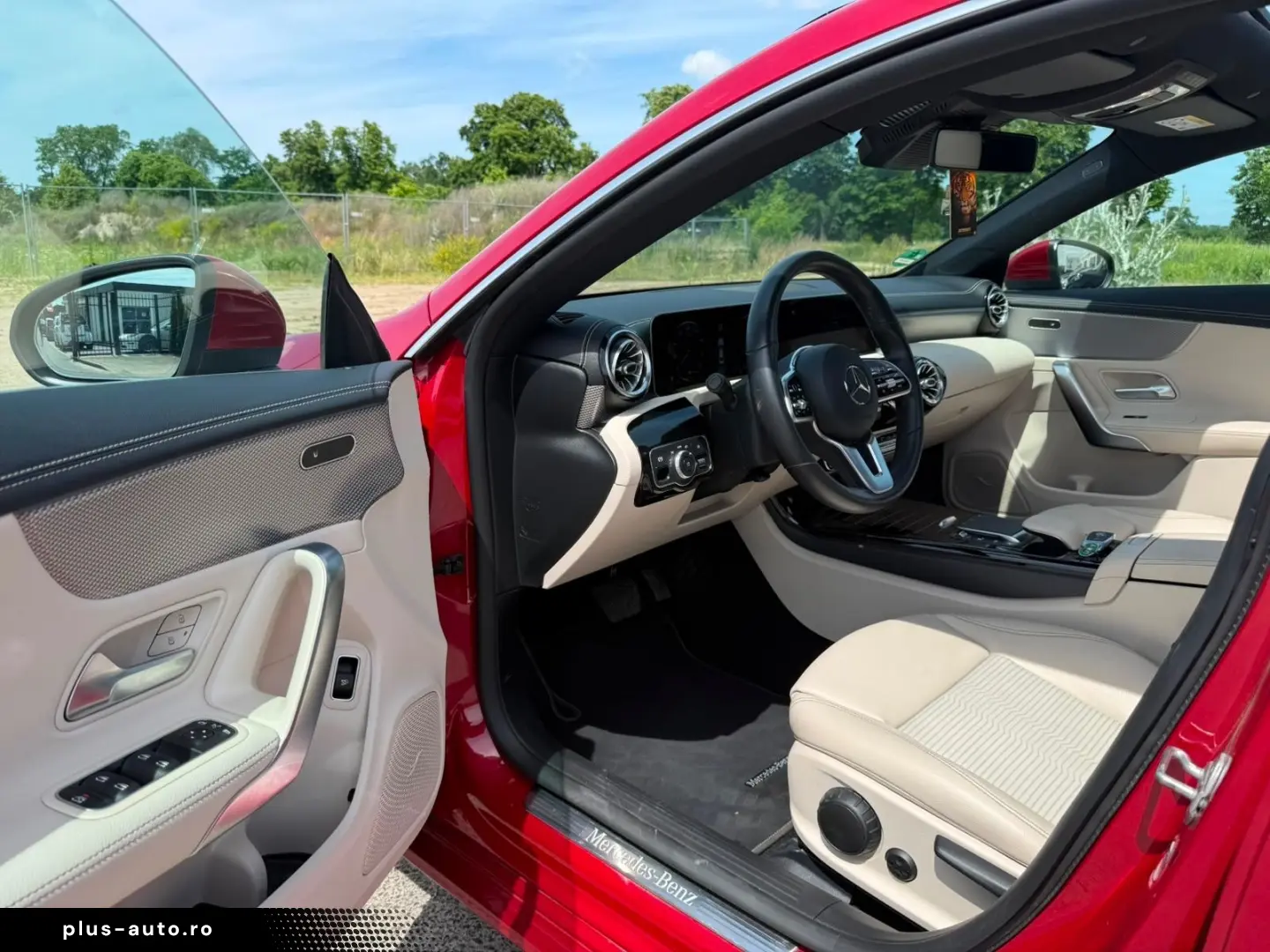 MERCEDES-BENZ CLA 180  Beige PANO AMBIENTE MBUX