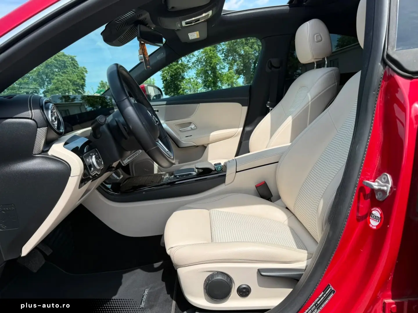 MERCEDES-BENZ CLA 180  Beige PANO AMBIENTE MBUX