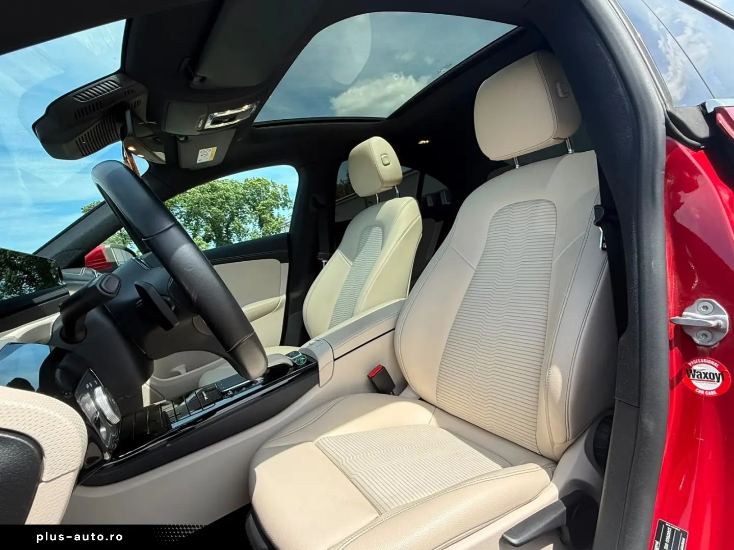 MERCEDES-BENZ CLA 180  Beige PANO AMBIENTE MBUX