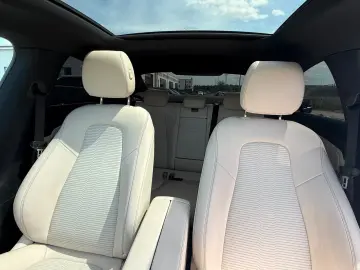 MERCEDES-BENZ CLA 180  Beige PANO AMBIENTE MBUX