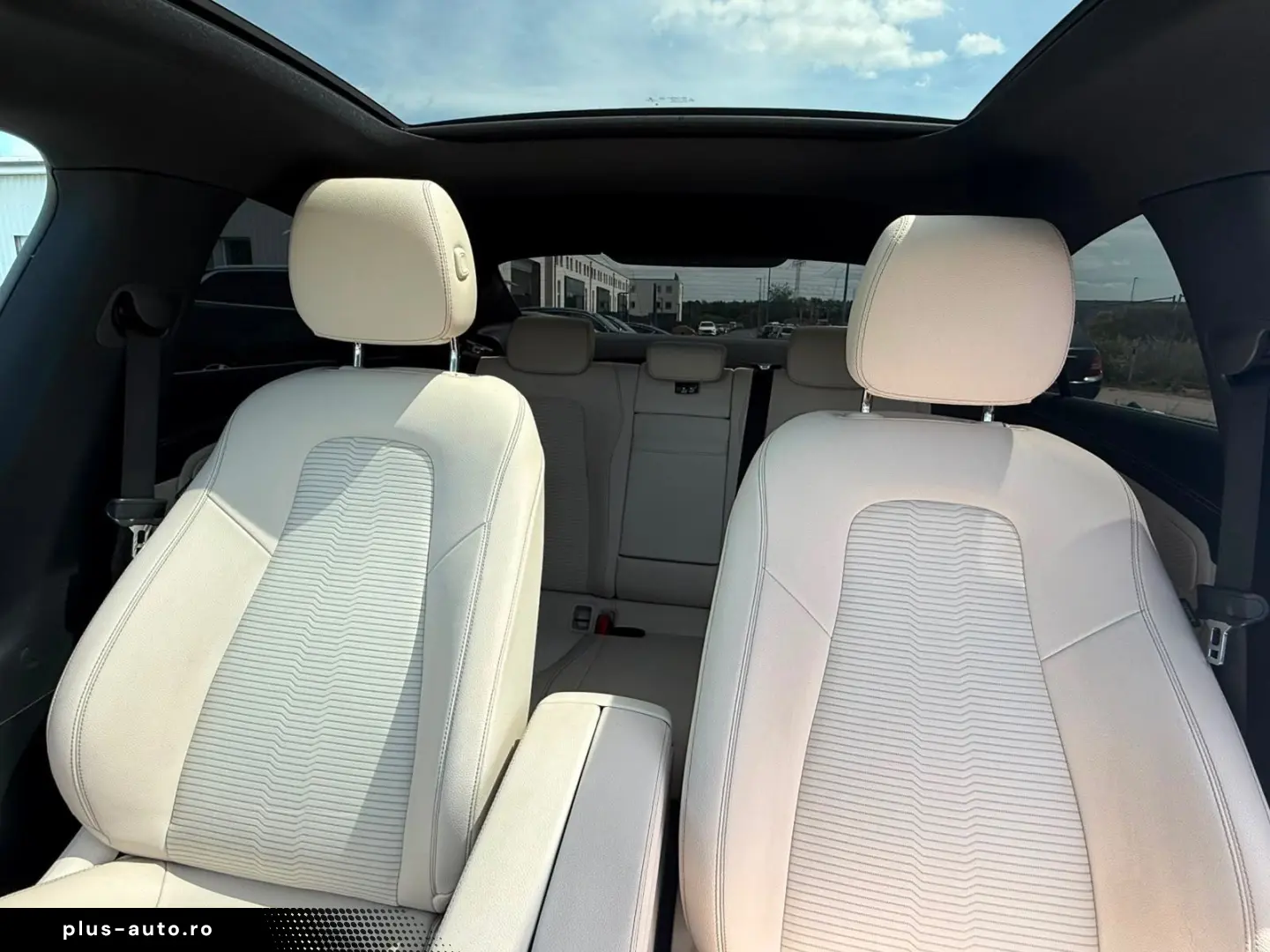 MERCEDES-BENZ CLA 180  Beige PANO AMBIENTE MBUX