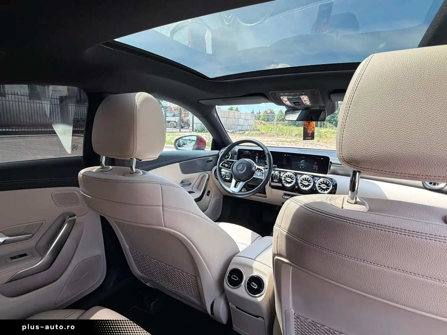 MERCEDES-BENZ CLA 180  Beige PANO AMBIENTE MBUX