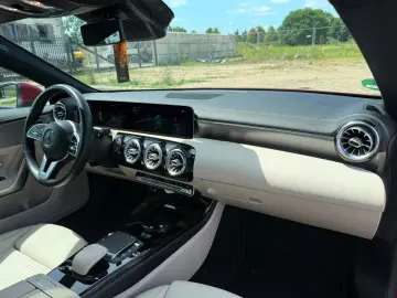 MERCEDES-BENZ CLA 180  Beige PANO AMBIENTE MBUX